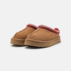 UGG Tazz Slipper Size 8